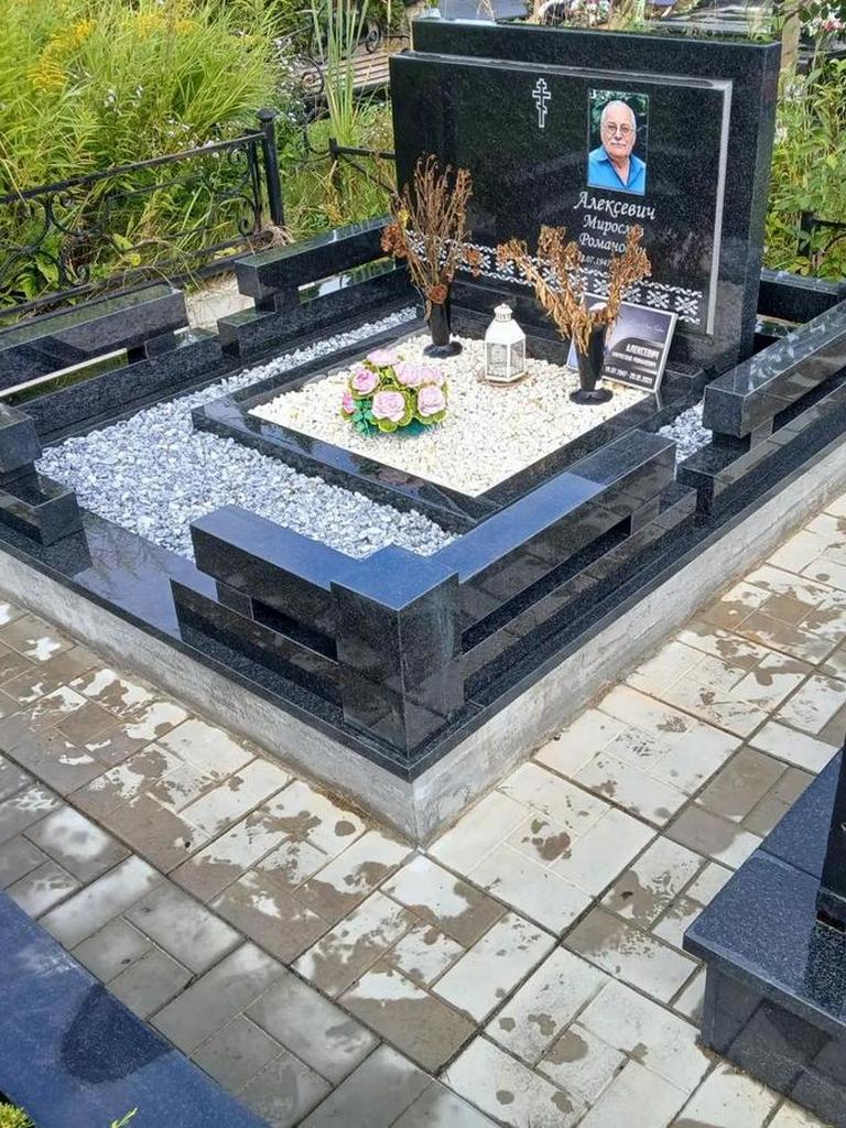 33_granit_768_1024 Мемориальный комплекс